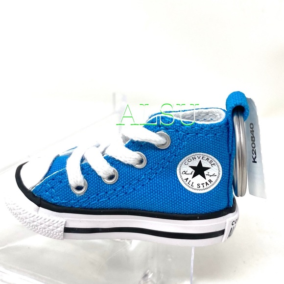 converse shoe keychain